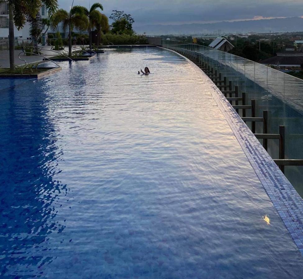 Ferienwohnung Mactan Newtown Deluxe Island Breeze Lapu-Lapu City Exterior foto