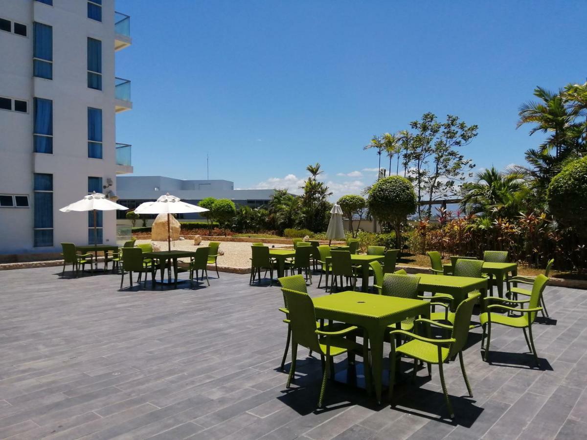 Ferienwohnung Mactan Newtown Deluxe Island Breeze Lapu-Lapu City Exterior foto