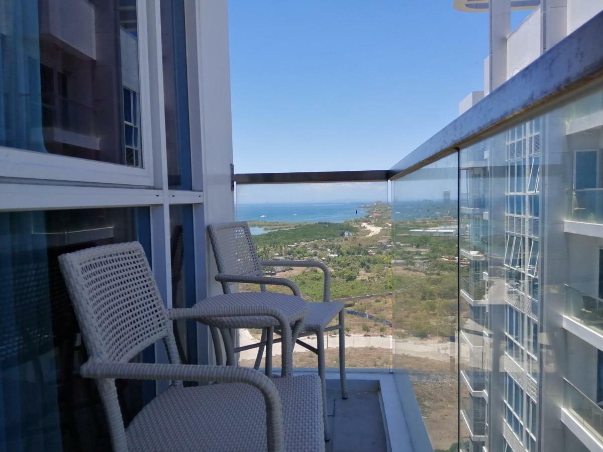 Ferienwohnung Mactan Newtown Deluxe Island Breeze Lapu-Lapu City Exterior foto